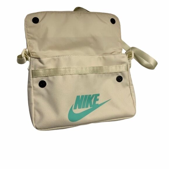Nike Sportswear Revel Futura 365 Crossbody Bag - Picture 3 of 7
